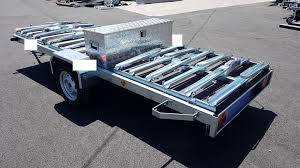 El remolque transporta de 12 a 15 bicicletas en posición horizontal.